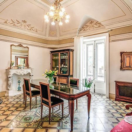 Palazzo Stunis - Dimora Di Charme Bed & Breakfast Ostuni Bagian luar foto