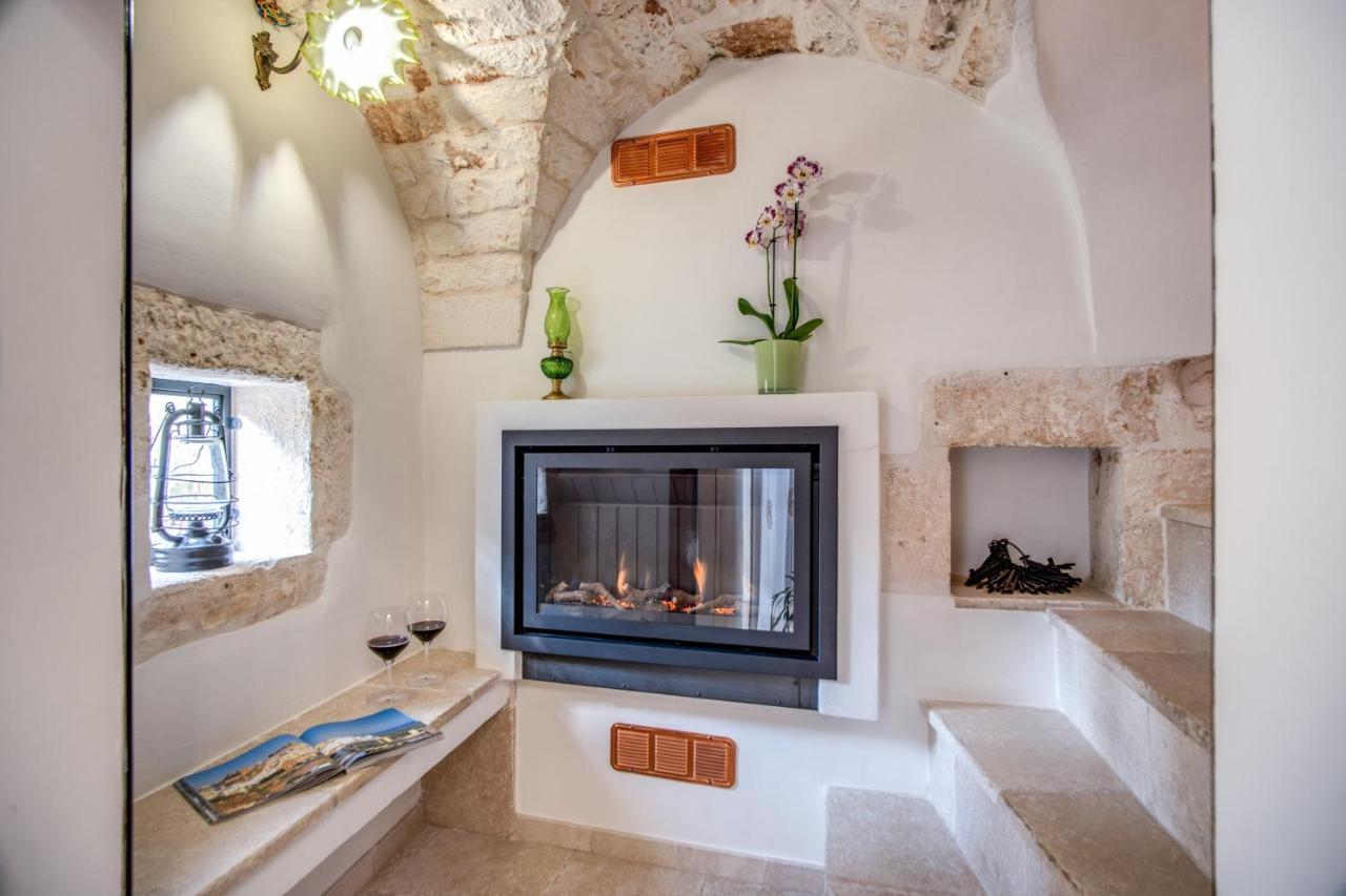 Palazzo Stunis - Dimora Di Charme Bed & Breakfast Ostuni Bagian luar foto