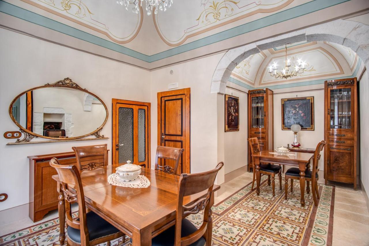 Palazzo Stunis - Dimora Di Charme Bed & Breakfast Ostuni Bagian luar foto