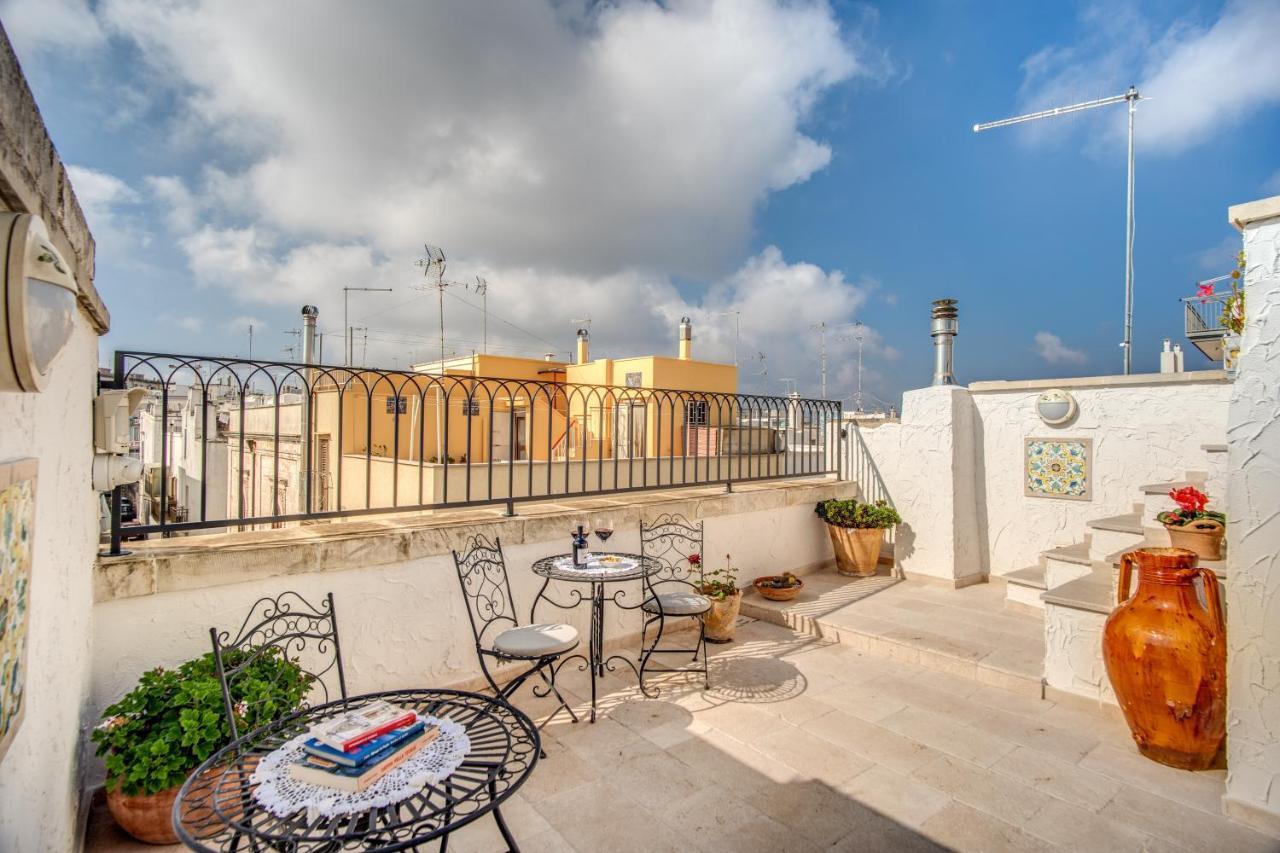 Palazzo Stunis - Dimora Di Charme Bed & Breakfast Ostuni Bagian luar foto
