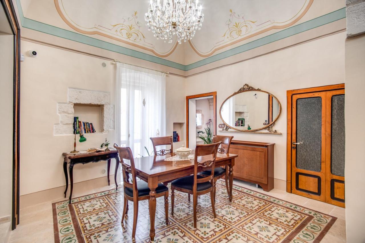 Palazzo Stunis - Dimora Di Charme Bed & Breakfast Ostuni Bagian luar foto