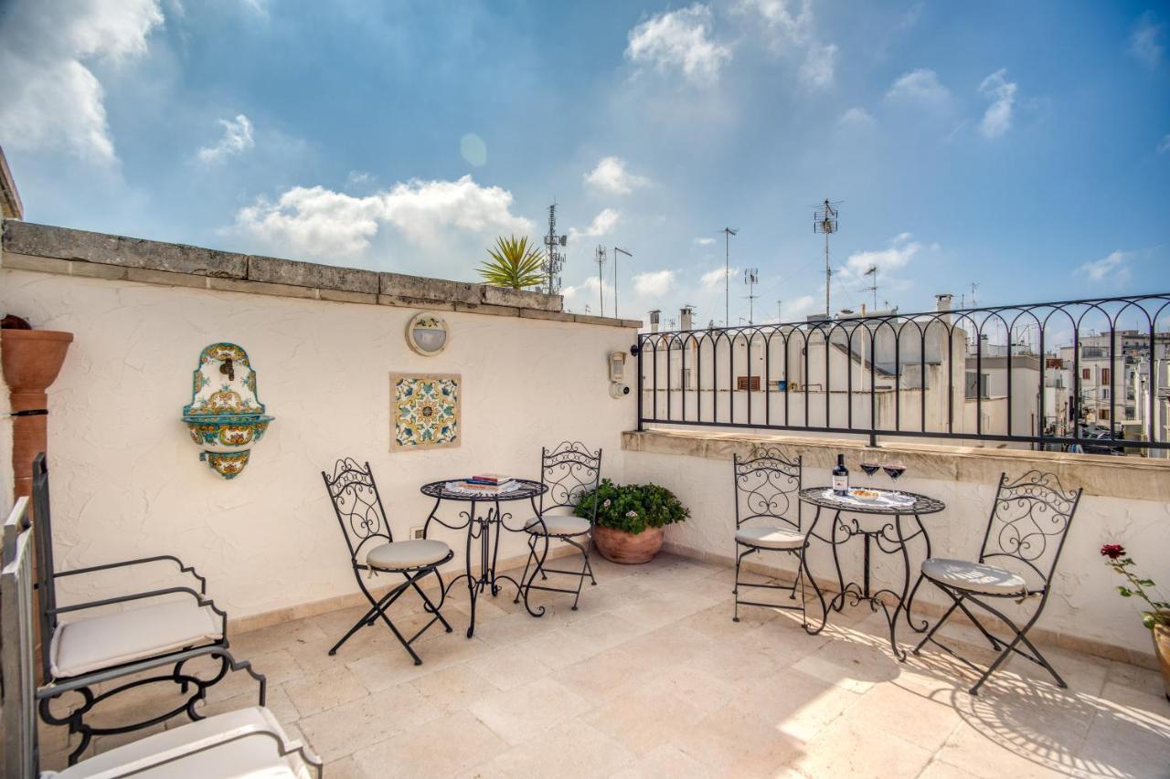 Palazzo Stunis - Dimora Di Charme Bed & Breakfast Ostuni Bagian luar foto