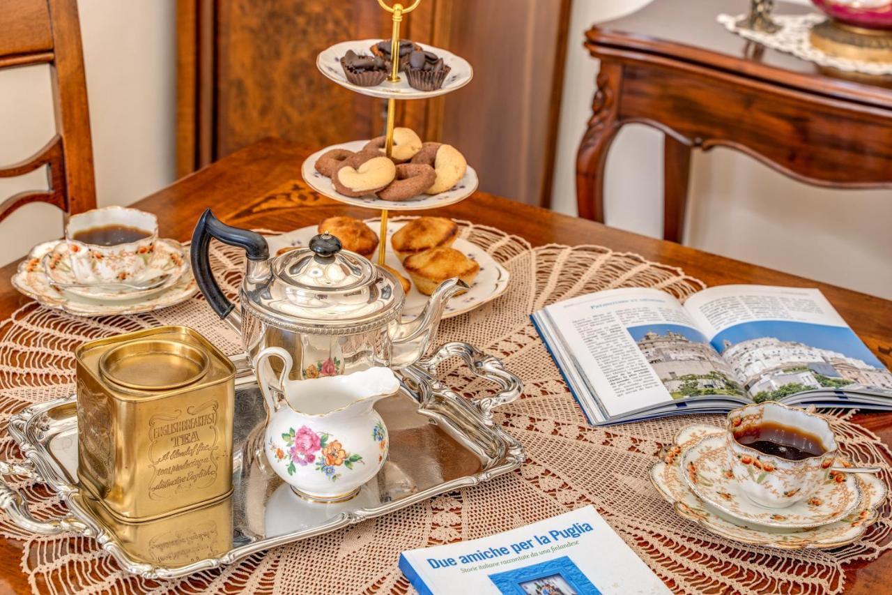 Palazzo Stunis - Dimora Di Charme Bed & Breakfast Ostuni Bagian luar foto