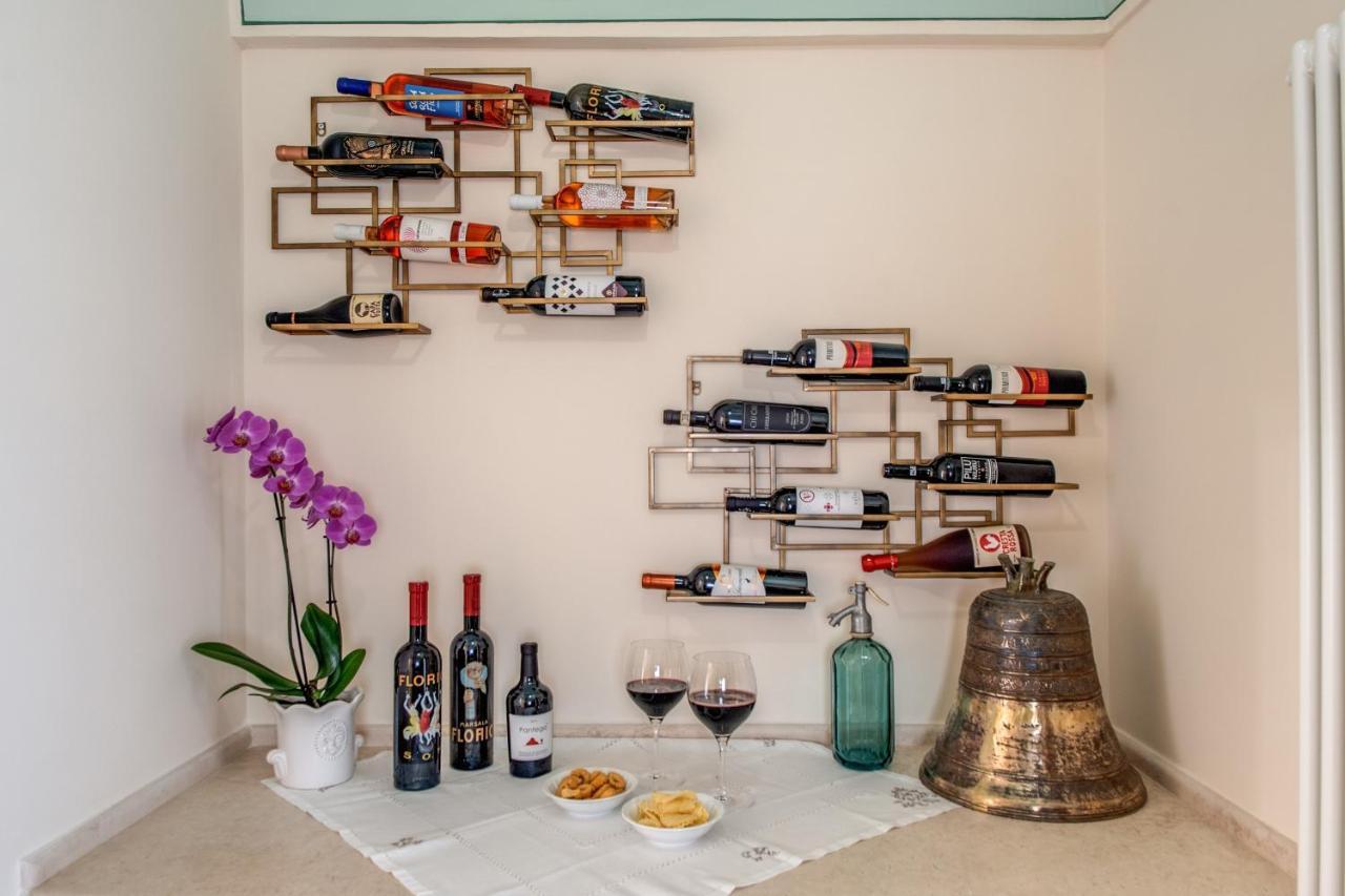 Palazzo Stunis - Dimora Di Charme Bed & Breakfast Ostuni Bagian luar foto