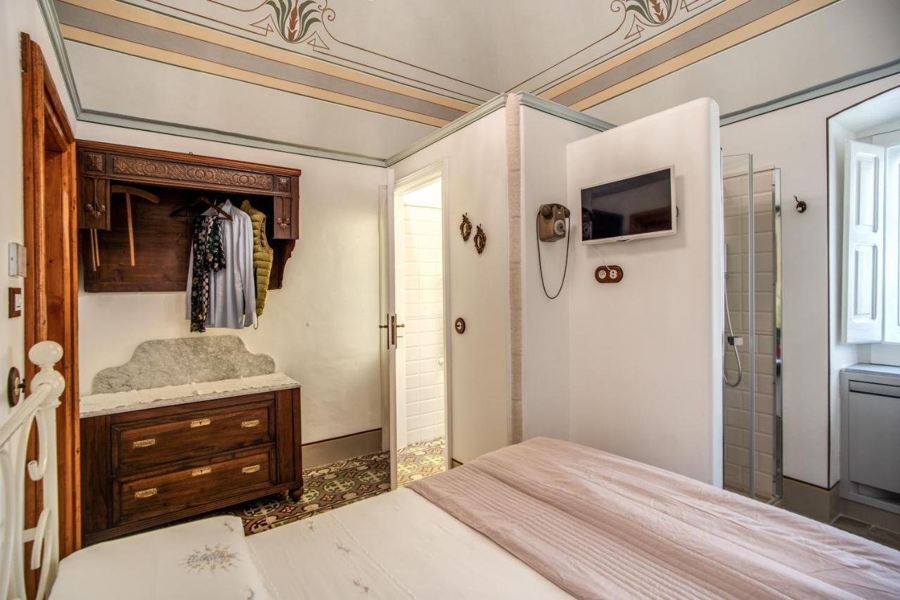 Palazzo Stunis - Dimora Di Charme Bed & Breakfast Ostuni Bagian luar foto