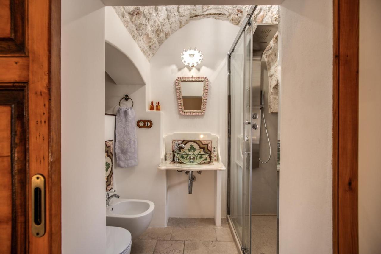 Palazzo Stunis - Dimora Di Charme Bed & Breakfast Ostuni Bagian luar foto