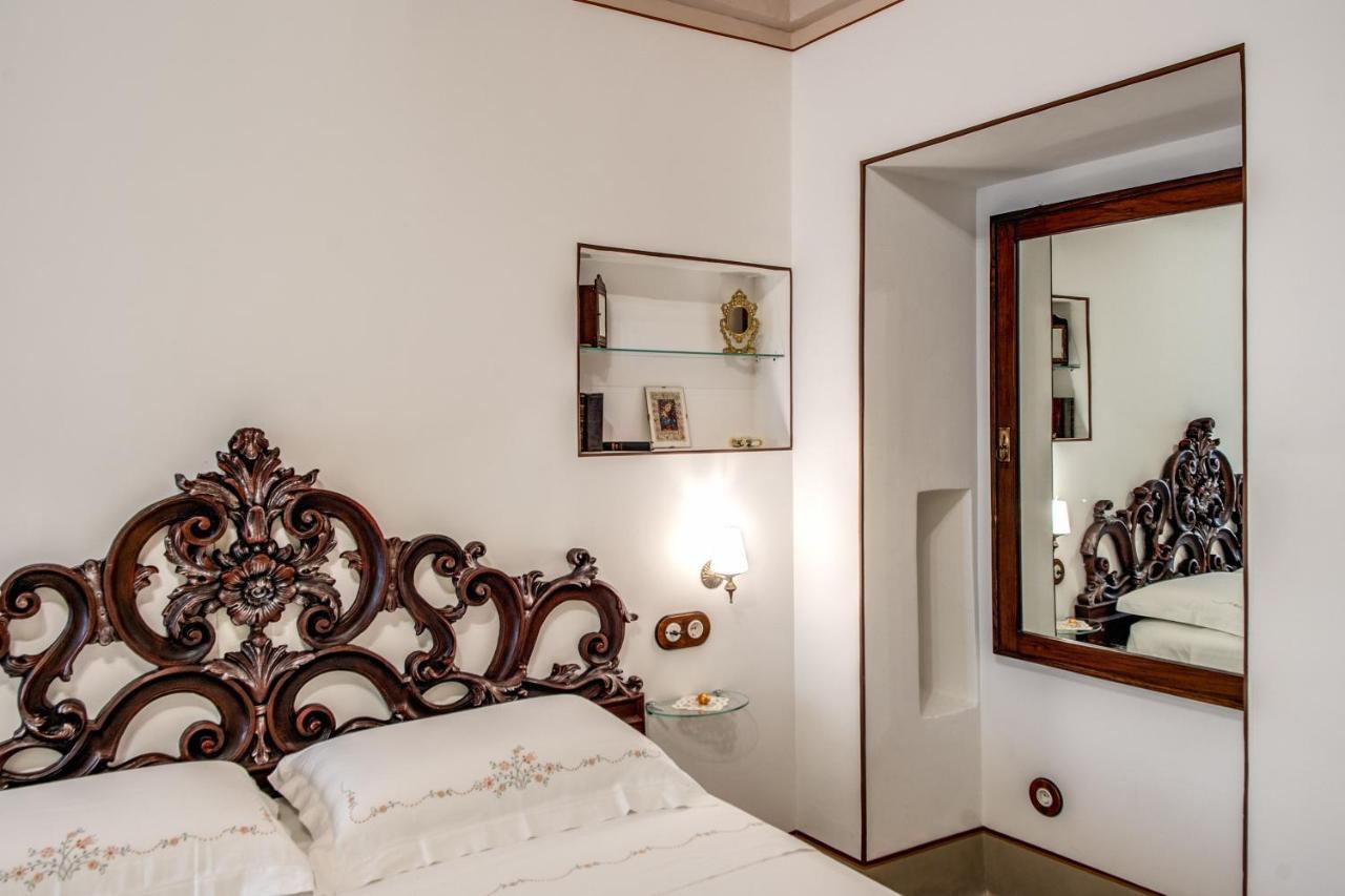 Palazzo Stunis - Dimora Di Charme Bed & Breakfast Ostuni Bagian luar foto