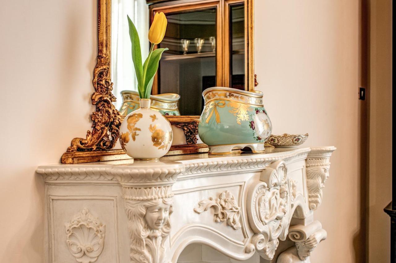 Palazzo Stunis - Dimora Di Charme Bed & Breakfast Ostuni Bagian luar foto
