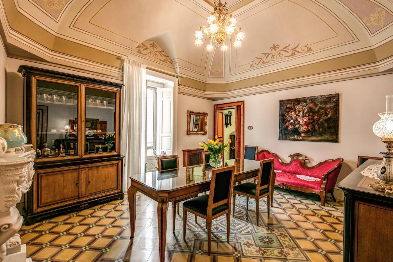 Palazzo Stunis - Dimora Di Charme Bed & Breakfast Ostuni Bagian luar foto