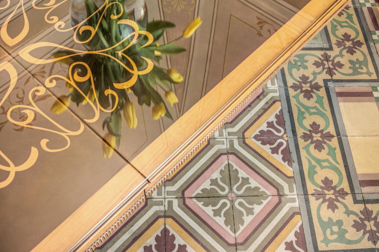 Palazzo Stunis - Dimora Di Charme Bed & Breakfast Ostuni Bagian luar foto
