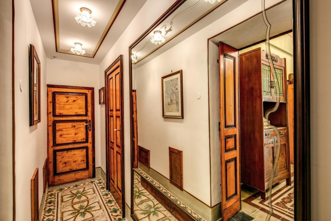 Palazzo Stunis - Dimora Di Charme Bed & Breakfast Ostuni Bagian luar foto