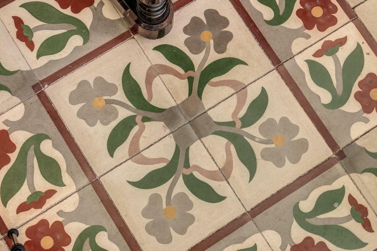 Palazzo Stunis - Dimora Di Charme Bed & Breakfast Ostuni Bagian luar foto